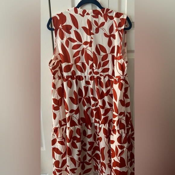 NWOT- V-neck boho style dress. Size 2XL - Picture 4 of 6